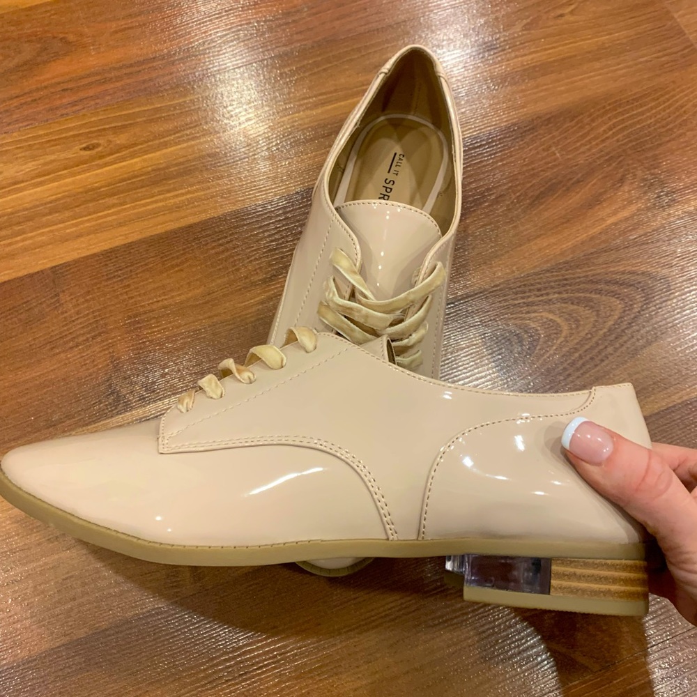 NWT beige shoes